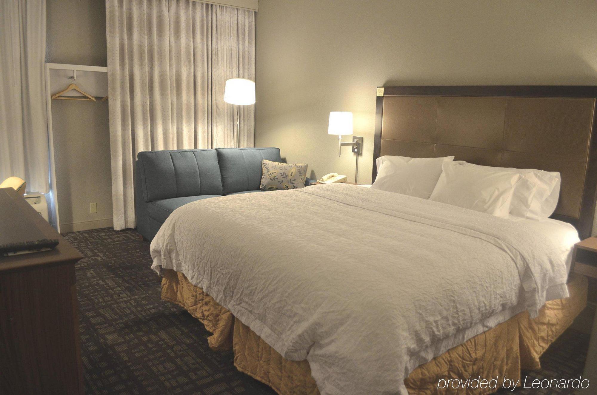 Hampton Inn & Suites Charlotte/Пайнвілл Екстер'єр фото